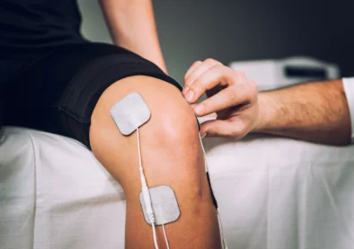 electro-stimulation-used-treat-knee-pain