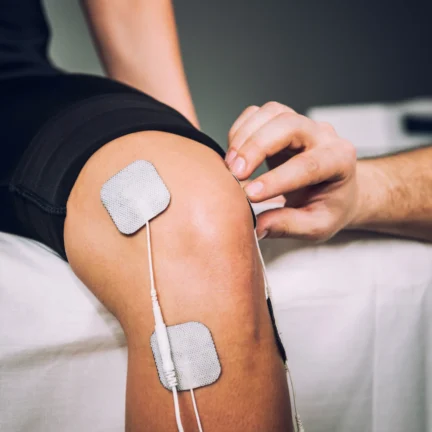 electro-stimulation-used-treat-knee-pain